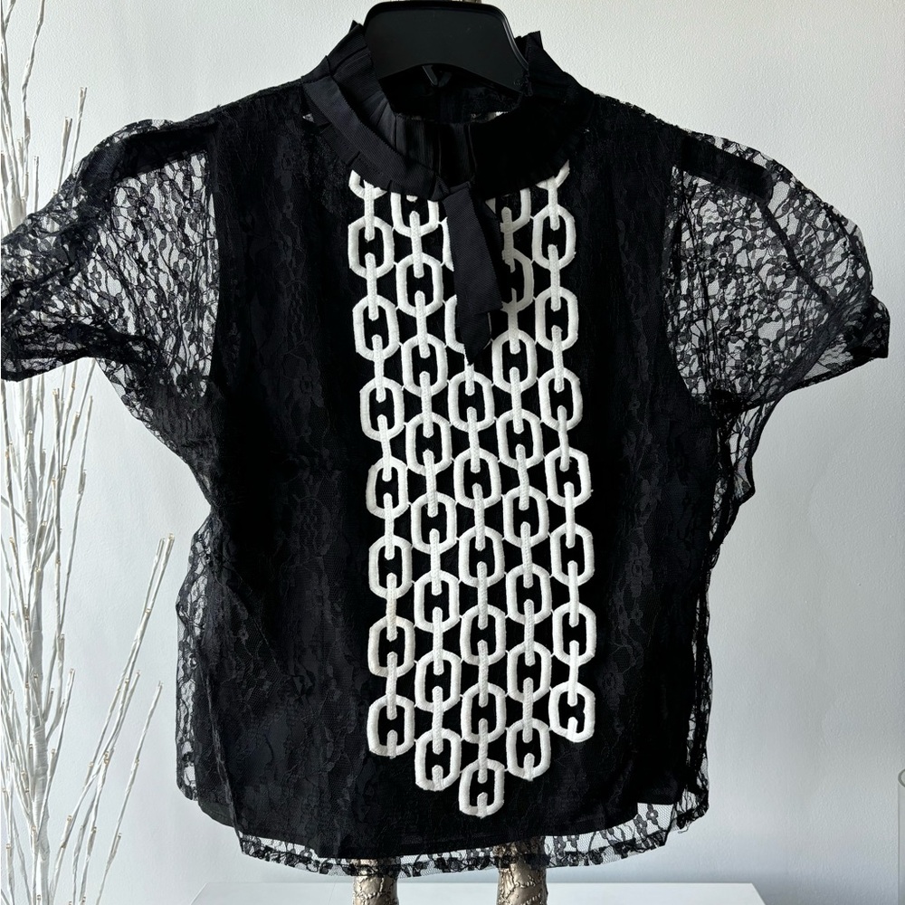 NWOT💥Elegant Black Lace Top with White Detailing, size small,